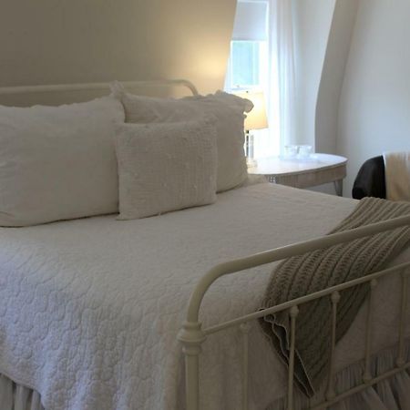 Federal House Inn Лий Екстериор снимка
