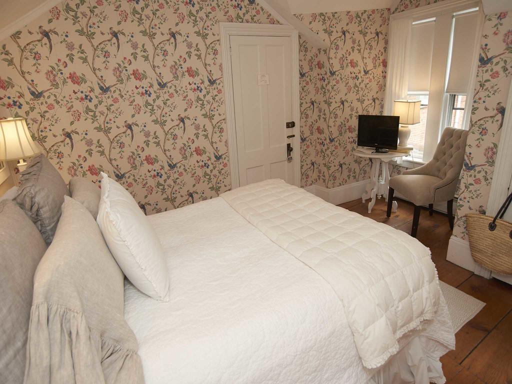 Federal House Inn Лий Екстериор снимка