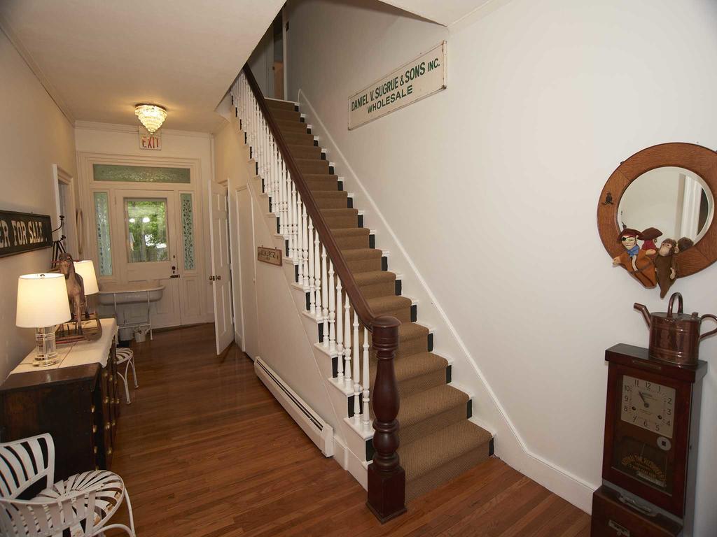 Federal House Inn Лий Екстериор снимка