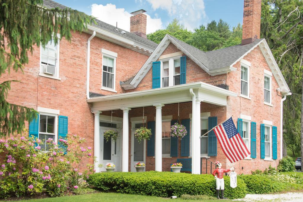 Federal House Inn Лий Екстериор снимка