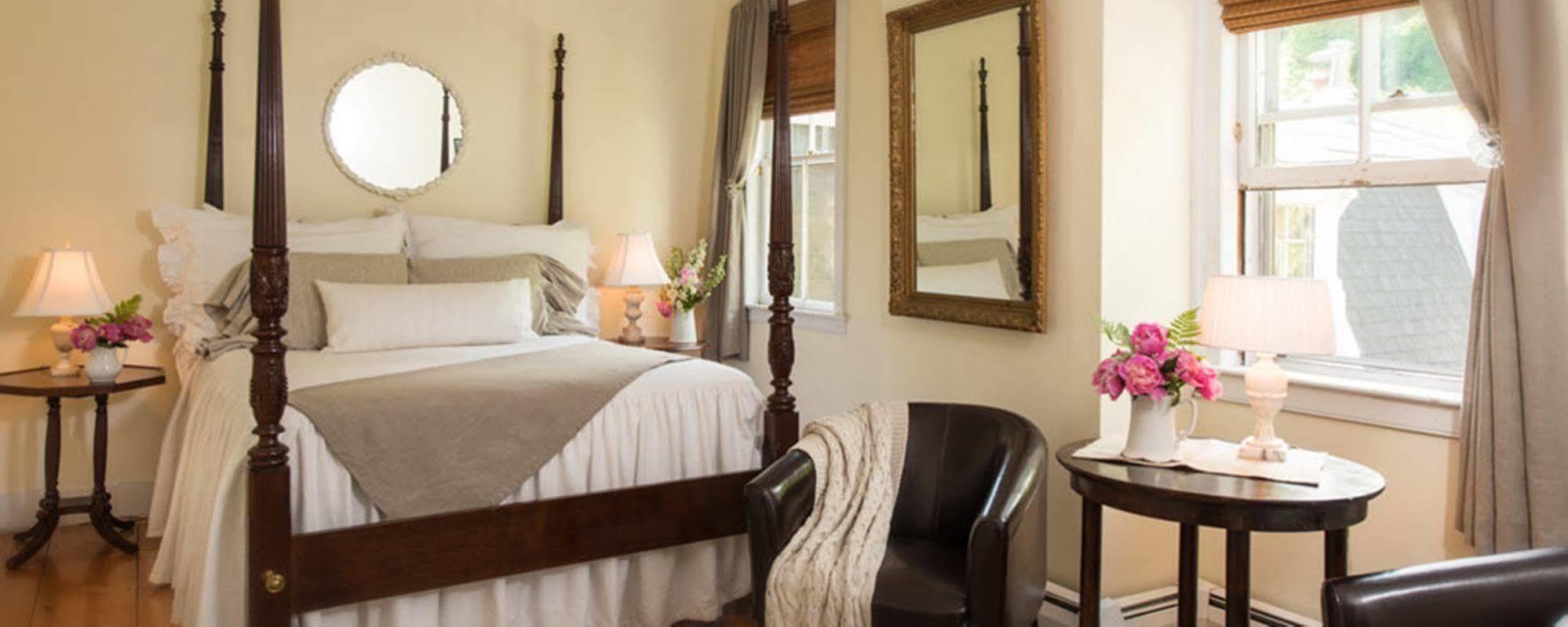 Federal House Inn Лий Екстериор снимка