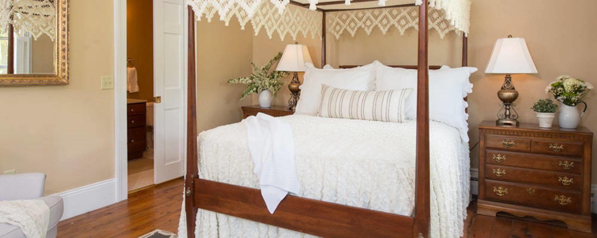 Federal House Inn Лий Екстериор снимка
