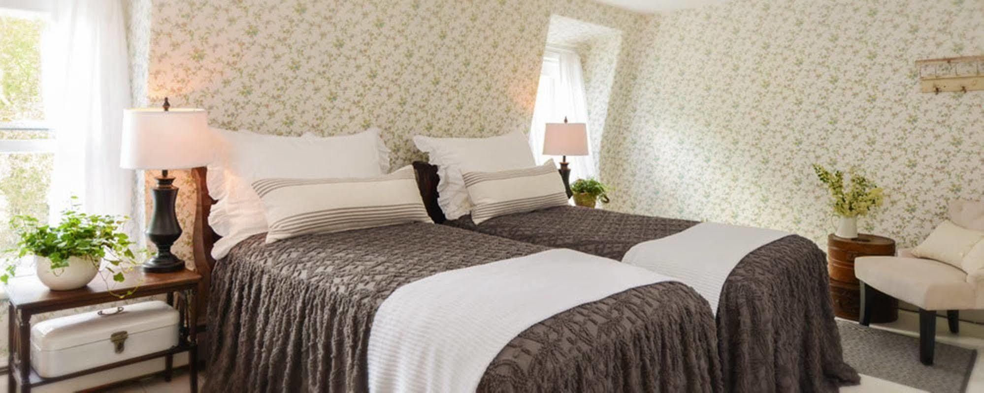 Federal House Inn Лий Екстериор снимка