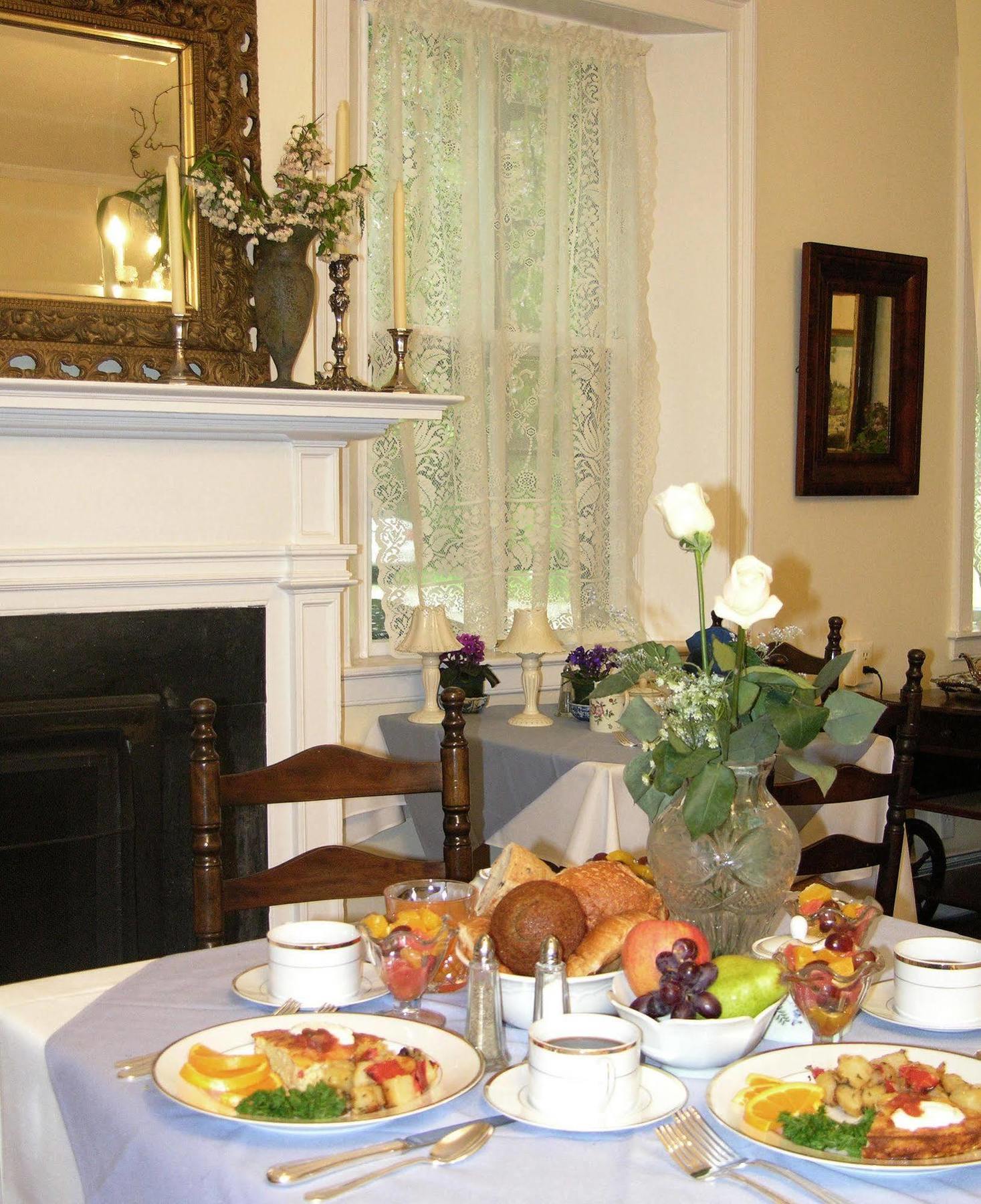 Federal House Inn Лий Екстериор снимка