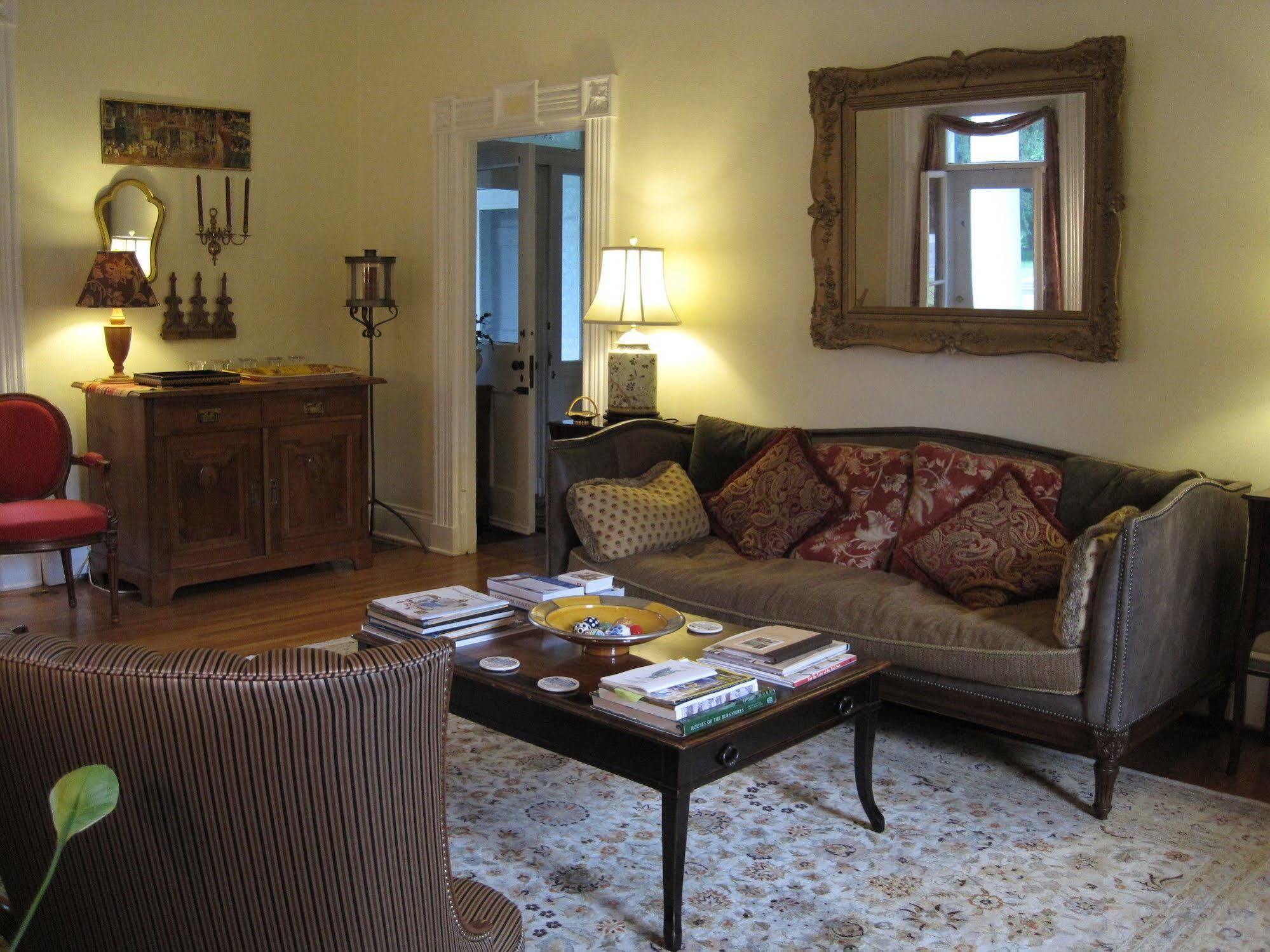 Federal House Inn Лий Екстериор снимка