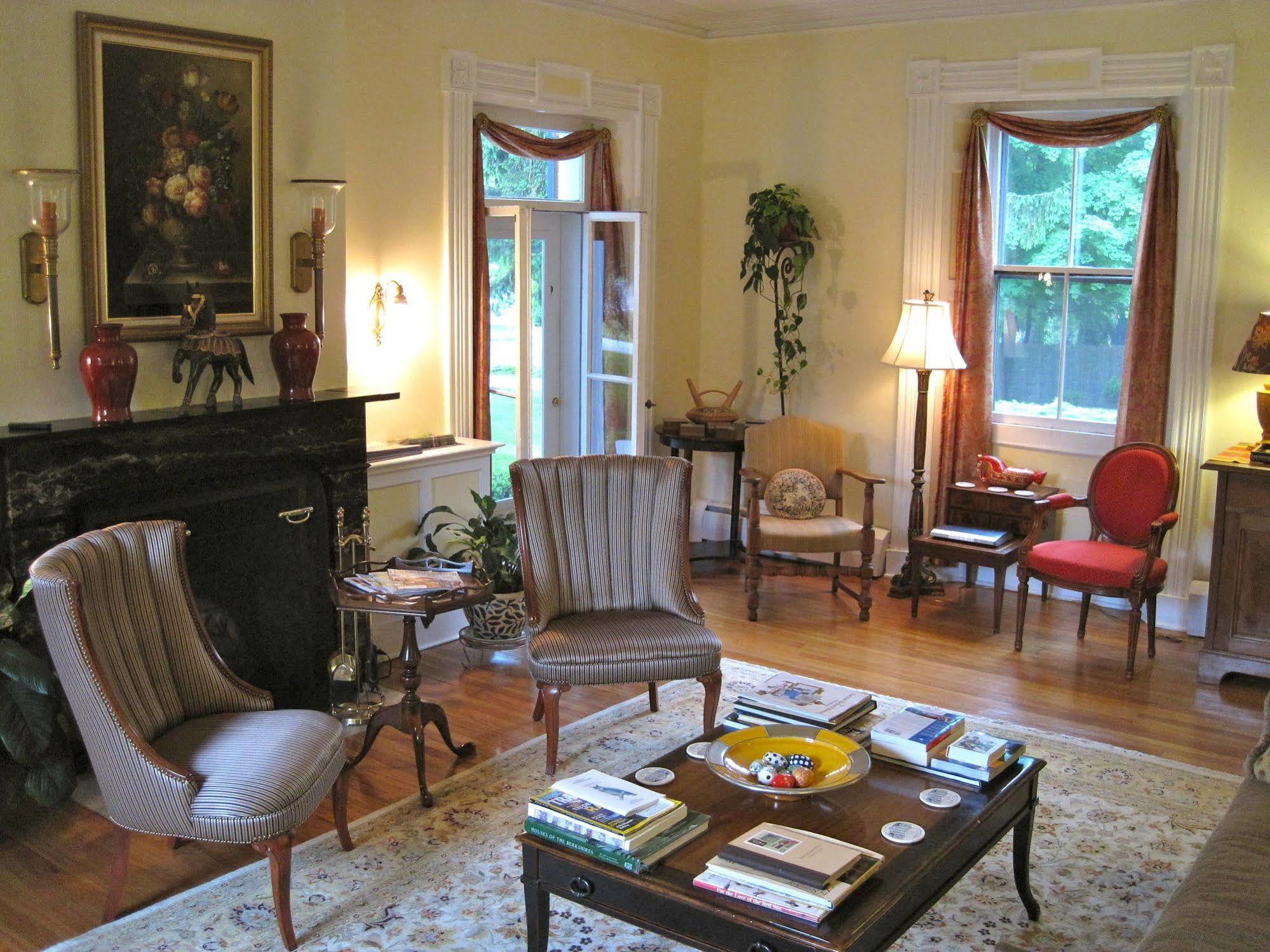 Federal House Inn Лий Екстериор снимка