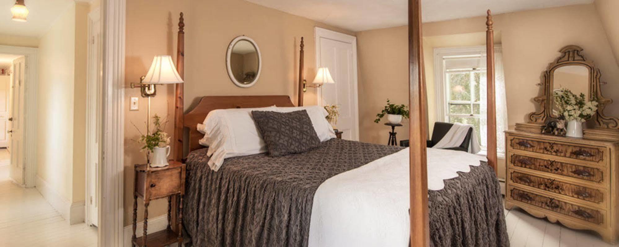 Federal House Inn Лий Екстериор снимка
